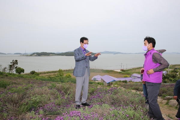 2021.05.11 안좌면 반월,박지도 현장 점검(퍼플교 관광객 기념사진) 4