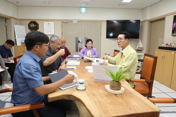 2023. 07. 25   신안군청 군수님실-보호수 스토리텔링 용역보고 1