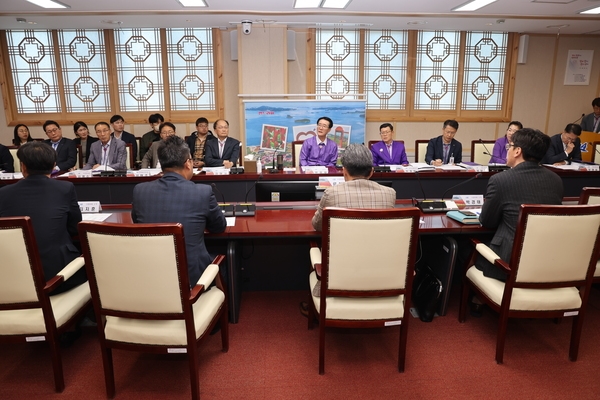 2023. 10. 16   신안군청 영상회의실-전국최초 통합복지 플렛폼 구축 보고회 3