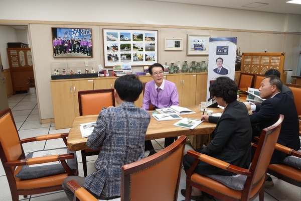 2023. 10. 23   신안군청 군수님실-소설 암태도 공간구현 용역보고 2