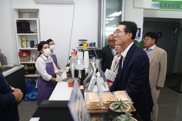 2023. 10. 24   장산면-축강 선착장 카페 방문 1