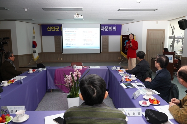 2024. 02. 05   한길사 김언호 대표 외 관계자 군수님 특강 3