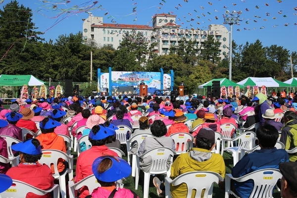 제21회 흑산면 노인의 날 및 18회 면민 한마당 잔치 개최1