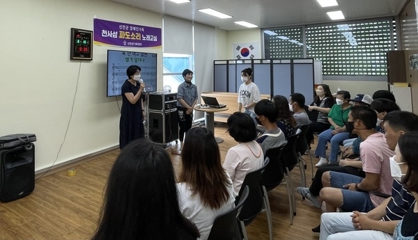 신안군 가족센터 장애인가족「천사섬 파도소리 노래교실」운영..'우리는 천사섬에서 건강하고 행복하게 살아요'1