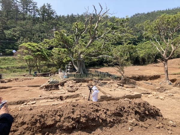 신안 흑산도에서 통일신라시대 사찰 건물지 확인..'흑산도 무심사지 발굴조사 현장자문위원회 개최'1